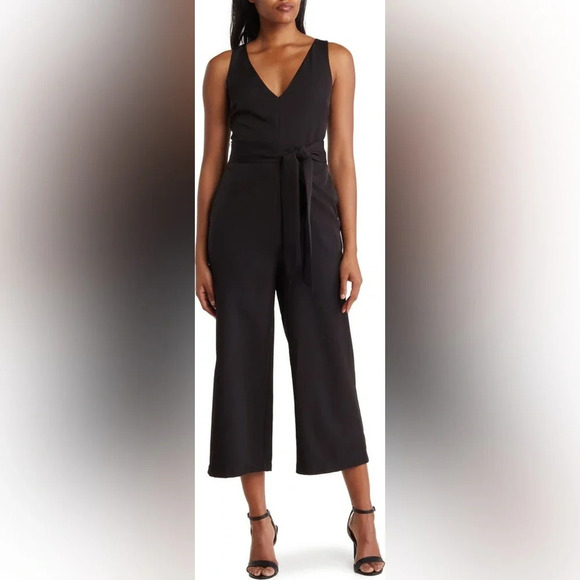 Sam Edelman V-Neck Sleeveless Tie Waist Zipper Back
Crop  Jumpsuit-BLACK / 10 - Picture 1 of 13